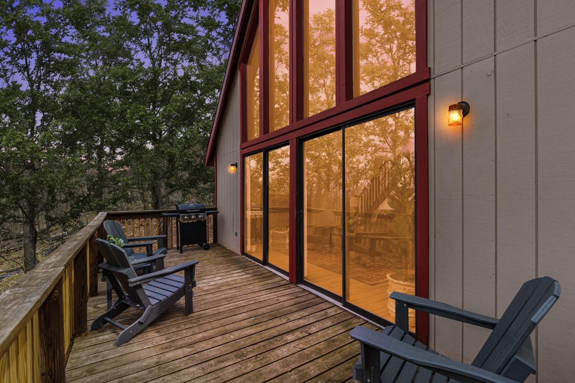 Modern Chalet Cabin W Hot Tub, Deck&Grill, & Wifi! Inwood ภายนอก รูปภาพ