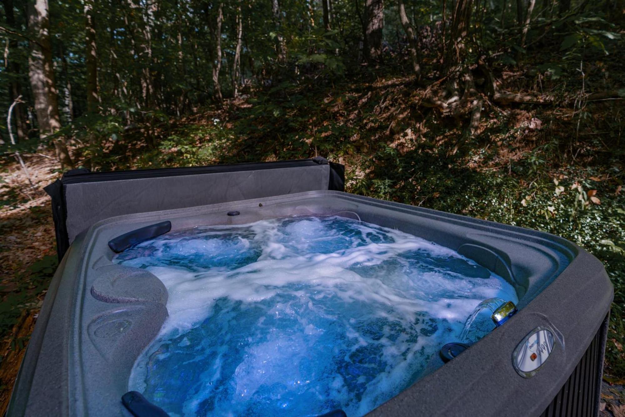 Modern Chalet Cabin W Hot Tub, Deck&Grill, & Wifi! Inwood ภายนอก รูปภาพ