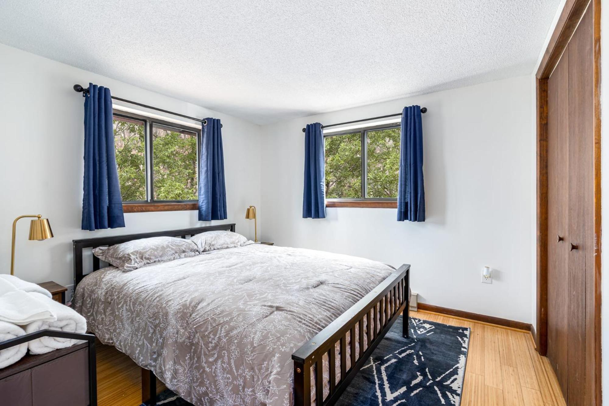 Modern Chalet Cabin W Hot Tub, Deck&Grill, & Wifi! Inwood ภายนอก รูปภาพ